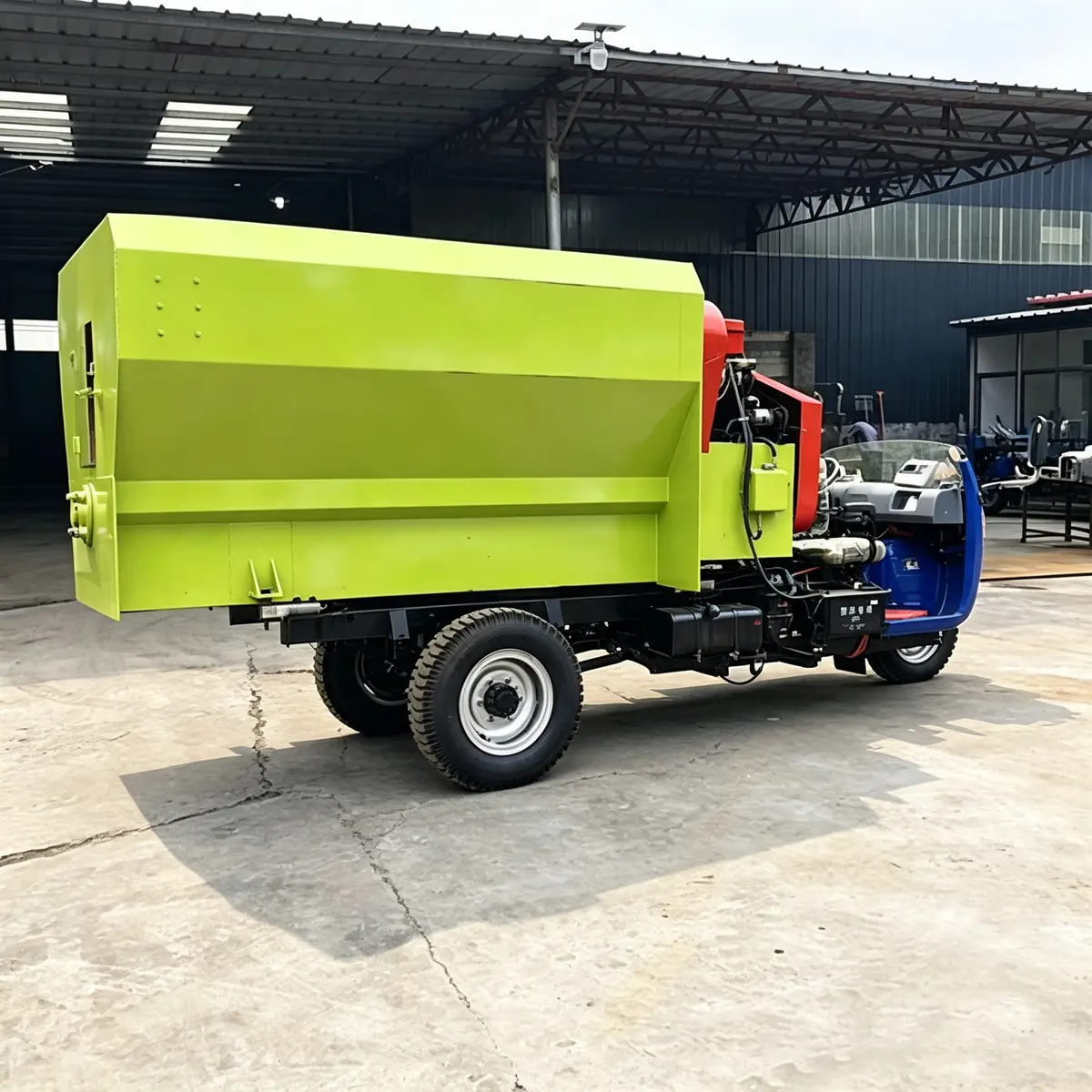 20 Type Three Wheel Feed Cart — factory photo 12