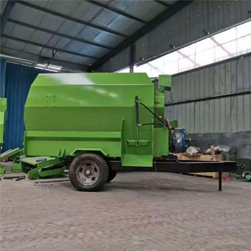 Tractor Traction Horizontal Feed Mixer — factory photo 12