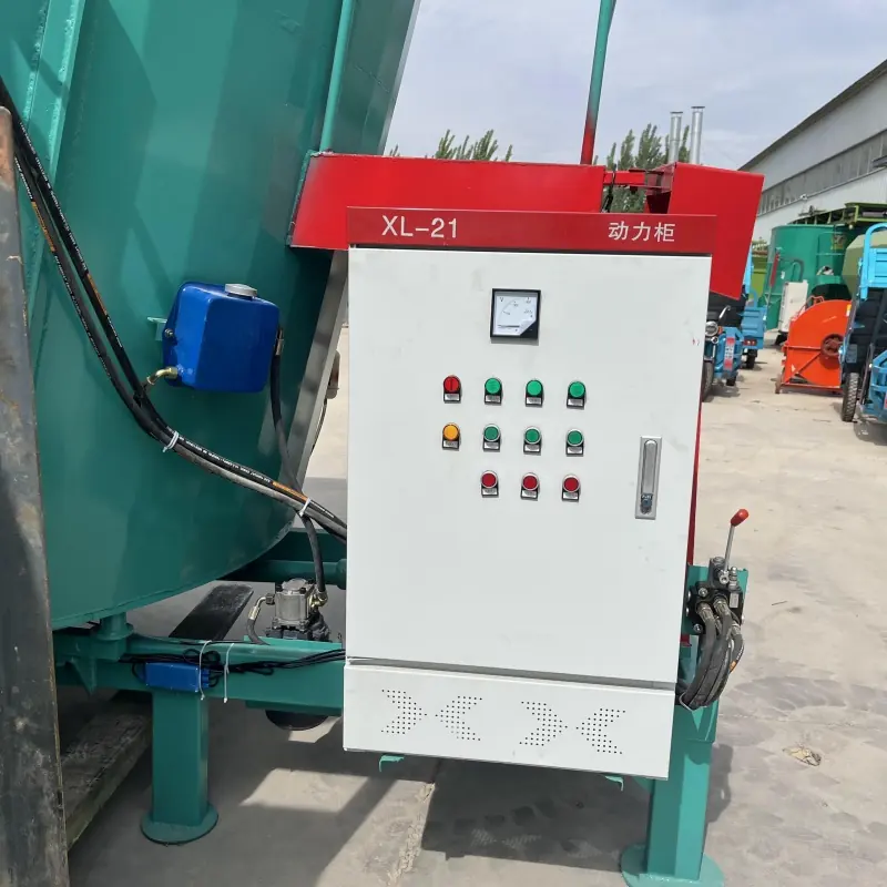 Vertical TMR Feed Mixer — factory photo 16